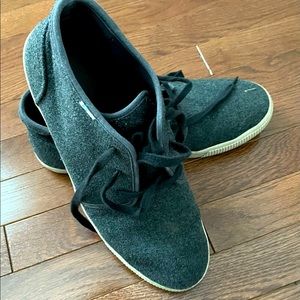 Toms Chukka/Desert-style boot. Wool.